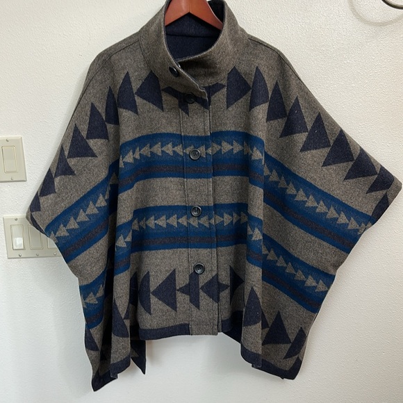 Pendleton Geometric Patterned wool Cape with Button Closure - Picture 3 of 6